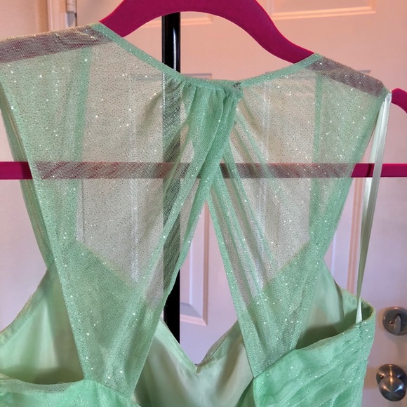 Beautiful Sparkling Pastel Green long dress - Picture 5 of 8